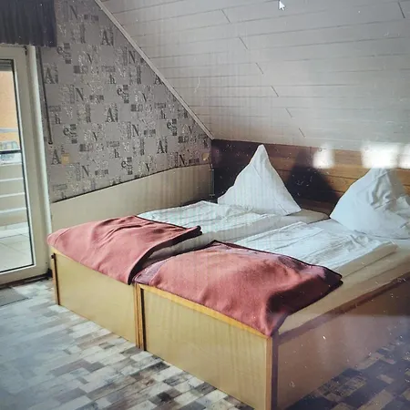 Apartment Mit Balkon *